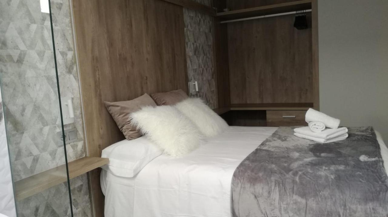 אלקלה דל חוקאר Apartamentos Los Robles מראה חיצוני תמונה