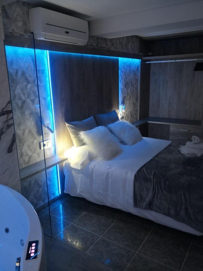 אלקלה דל חוקאר Apartamentos Los Robles מראה חיצוני תמונה
