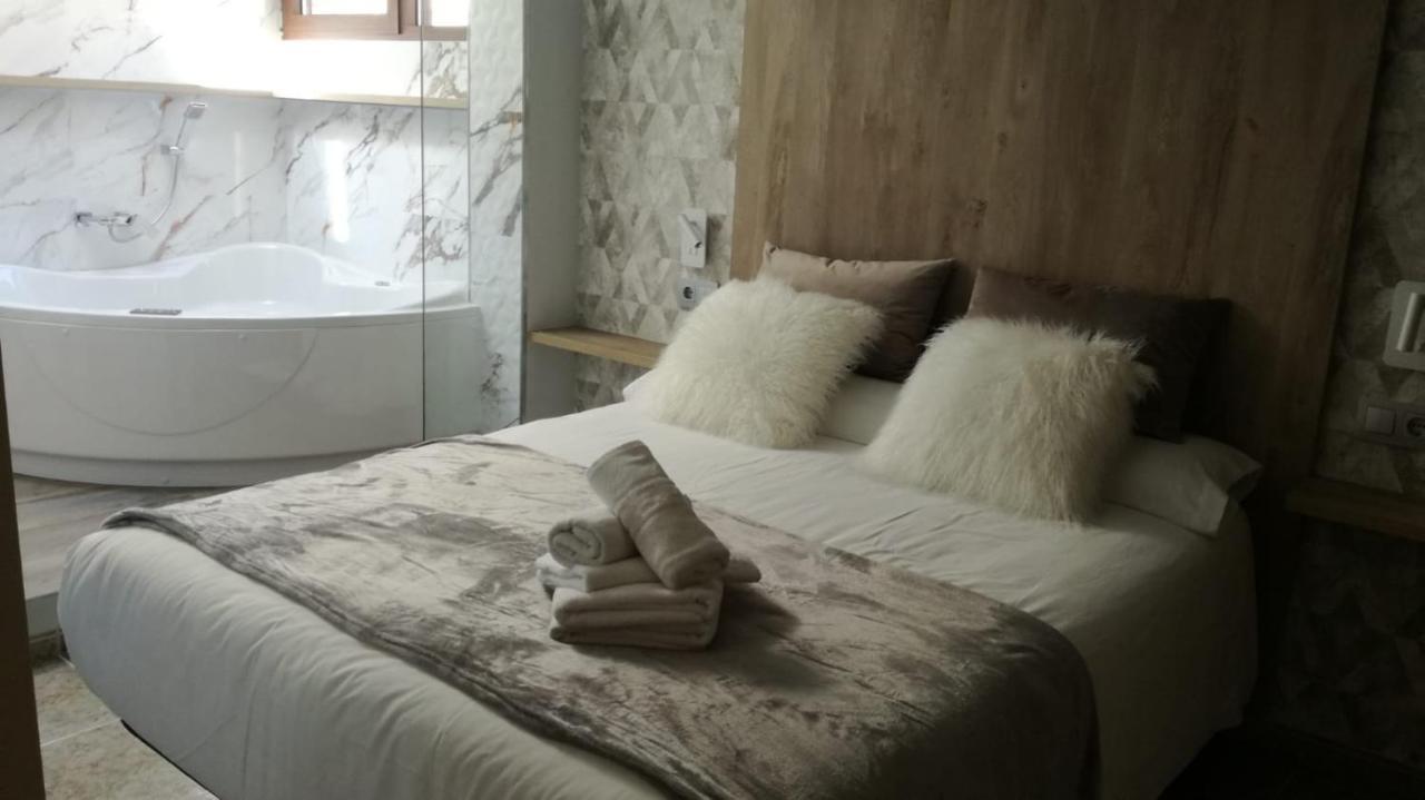 אלקלה דל חוקאר Apartamentos Los Robles מראה חיצוני תמונה