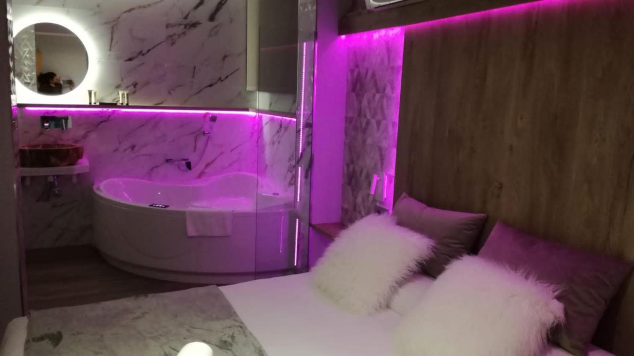 אלקלה דל חוקאר Apartamentos Los Robles מראה חיצוני תמונה