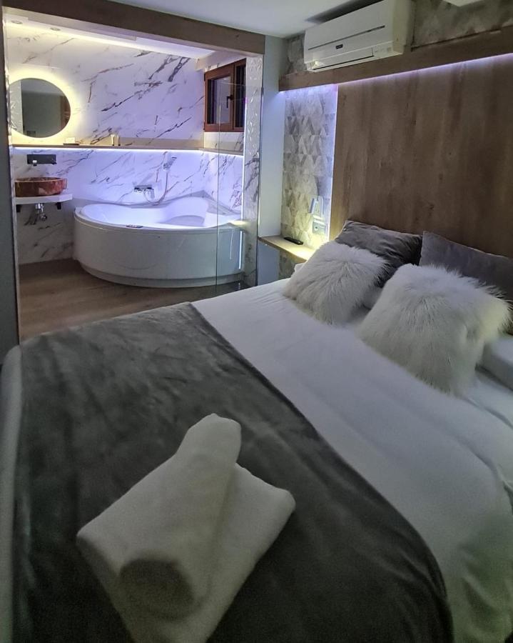 אלקלה דל חוקאר Apartamentos Los Robles מראה חיצוני תמונה