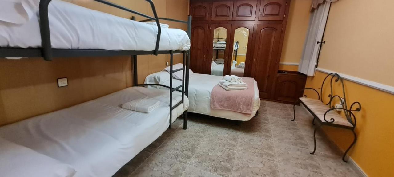 אלקלה דל חוקאר Apartamentos Los Robles מראה חיצוני תמונה