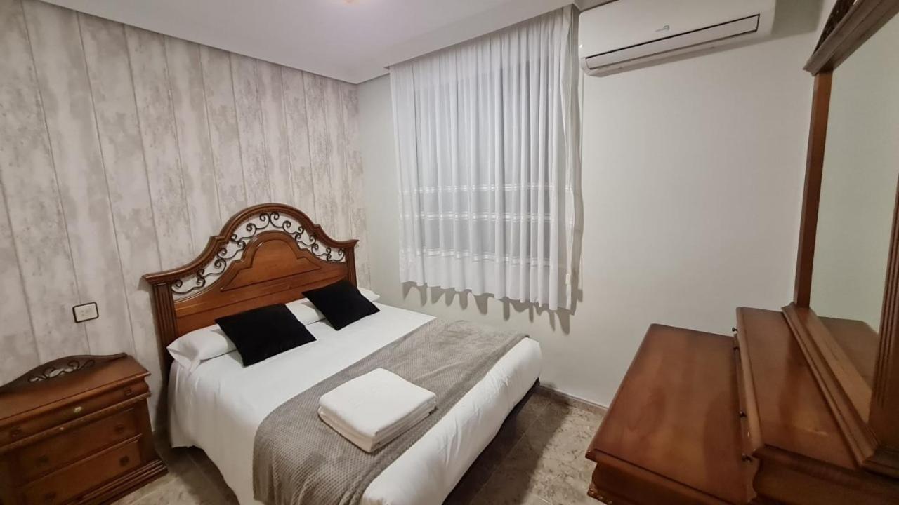 אלקלה דל חוקאר Apartamentos Los Robles מראה חיצוני תמונה